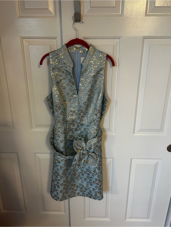 Lilly Pulitzer Dresses & Skirts - Lilly Pulitzer Light Blue Mini Dress with Gold Floral Accent